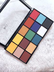 Revolution Reloaded Marvellous Mattes eyeshadow pa