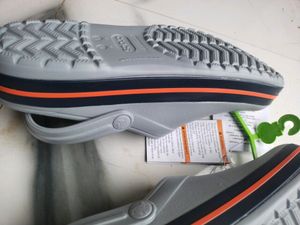 NEW WITH TAG CROCS UNISEX FOOTWEAR