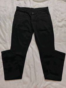 🆕 Black Slim Jeans