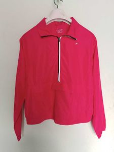 women windsheeter for gym.