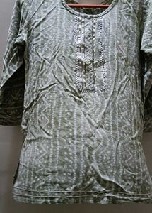 Patterned Maxi 6 kurtis combo