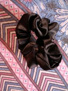 Black Large Scrunchie And 2 Big Velcro Rollers