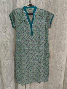 Avaasa Green Floral Printed Cotton Kurti – Size M