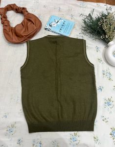 Green Embroidered Vest/ Half-sweater