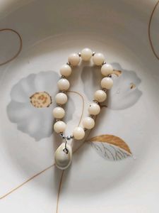 🆕️ White Beaded Shell Bracelet