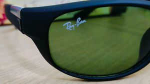 Ray-Ban Matte Sunglass