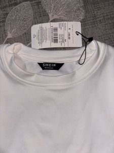 SHEIN WHITE FITTED CROP TOP