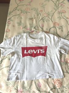 Levi&#39;s Graphic Tee