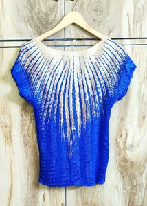Unique Blue &amp; White Patterned Top size-34-36