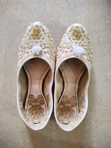 White Juttis