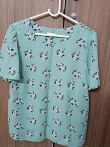 Women Top Size L