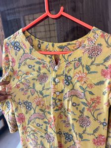 AnoukYellow Floral Print Kurti