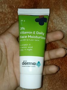 THE DERMA CO. new vitamin E face moisturizer for DRY and FLAKY skin,,, I never used it because my skin type is oily n it&#39;s for dry and flaky skin