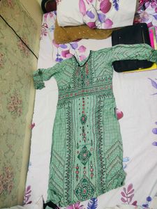 Green Embroidered Kurta Suit ( Kurt, Chunni, Pant)