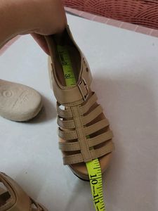 Price Drop 🥳Beautiful Beige Wedges