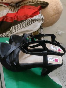 Heelss