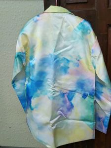 Iconic tshirt with coat 🧥!