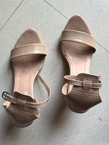 Brand New beige Stilettos 👠