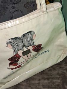Hand bag 5.00⭐ Rating