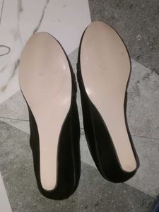 Saniya Black Flats