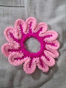 Pink Crochet Flower Scrunchie🌸🎀