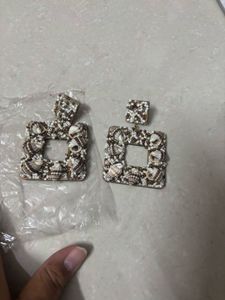 Shell Square Earrings