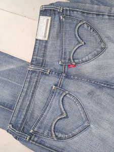 LEVI&#39;S GIRL