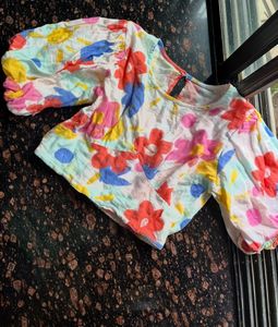 Floral balloon sleeves top