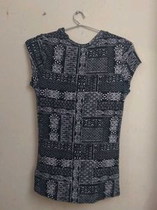 H&amp;M Stretchable Top