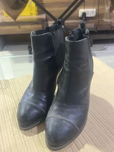 !final Sale! Black Leather Heeled Chelsea Boots