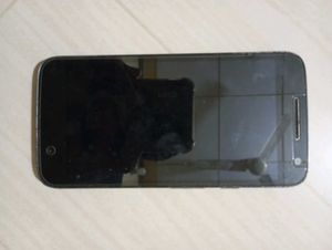2 Mobiles Moto G5 Plus and E4 Play