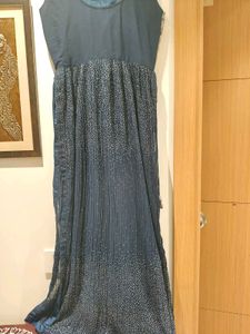 nayera cut suit