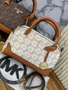 MICHAEL KORS DOVER SMALL SLING BAG WDOUT BOX