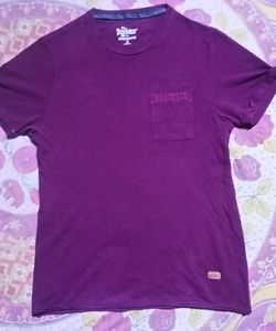 Good Quality Like New L- size Maroon T-shirt