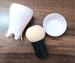 Makeup Sponge With Holder - 1