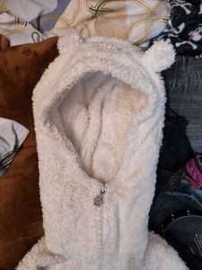 Fuzzy Cream bear face top neck coverJacket