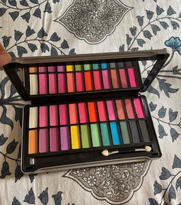 24 Limited Edition Colour Eyeshadow Palette.