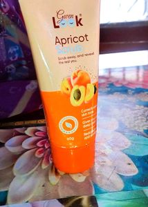 Gwen Look Apricot Scrub