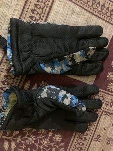 Hand Gloves men and women..