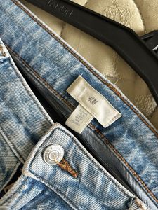 H&amp;M STRAIGHT FIT JEANS