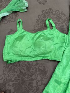 green shrara with long cap