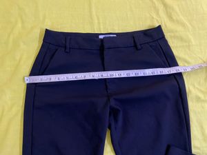 Bershka Black Mid rise Capri( Waist 30)