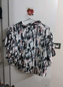 multicolored shirt with very comfortable sleeves