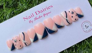 Chic Press-On Nail Set