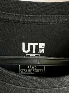 UNIQLO BLACK TEE