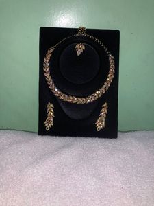 Multicolour Stones Necklace Set
