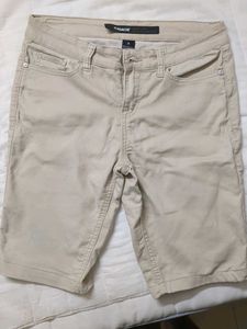 28.5 INCH. BEIGE JORDACHE SHORTS PREMIUM QUALITY