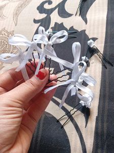 black bobby pin