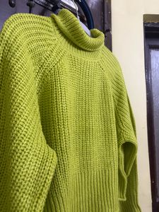 woman solid pullover