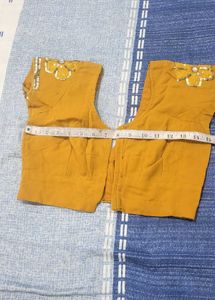 ⭐️Elegant Yellow Saree with blouse ⭐️